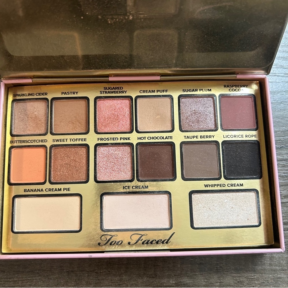 Too Faced Kandee Collection Palette in Pink and Gold - Picture 3 of 4